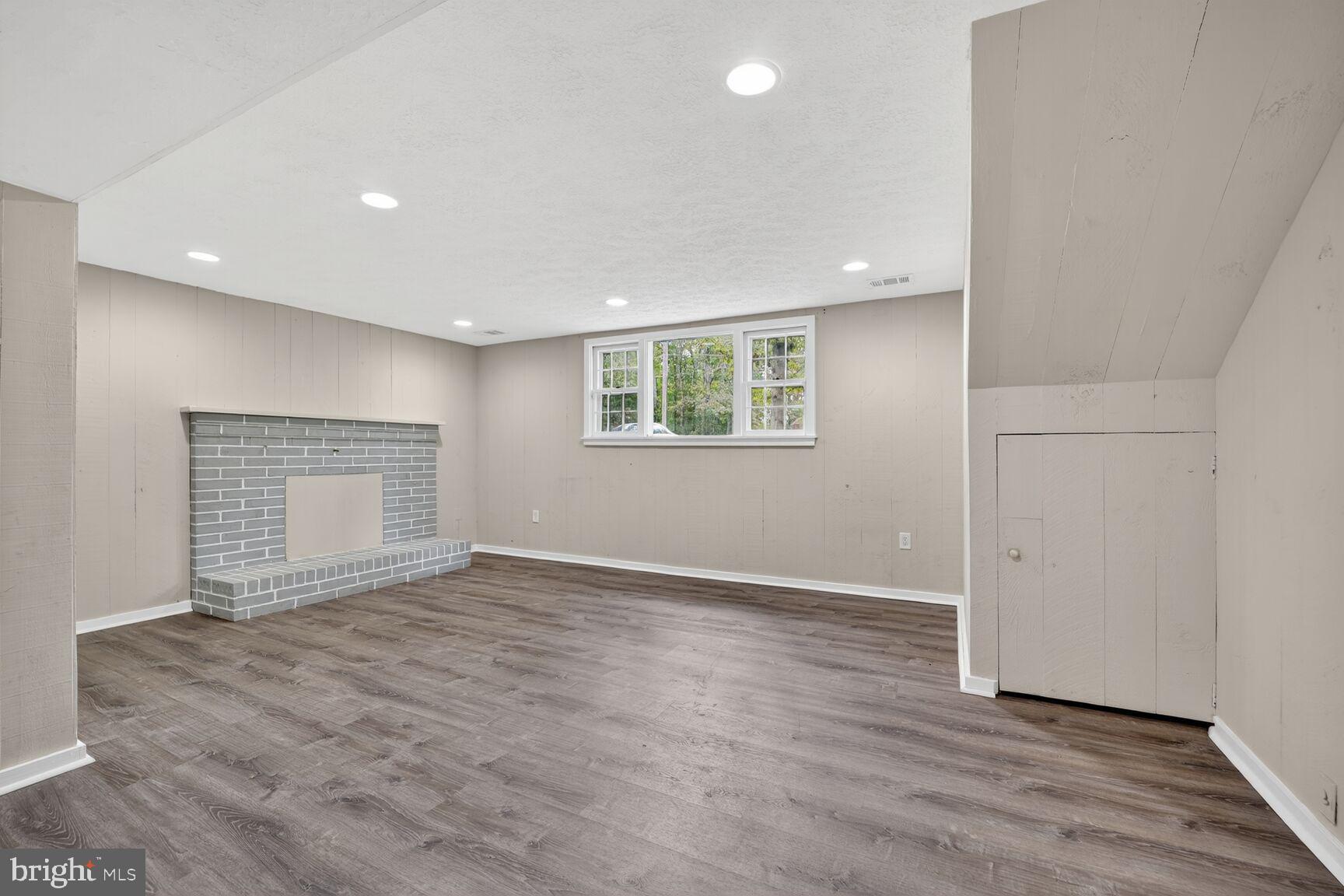 PLEASANT SPRINGS - Residential