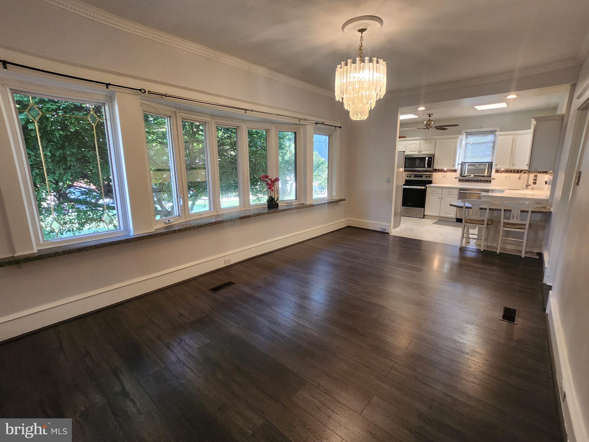 EAST OAK LANE - Residential Income