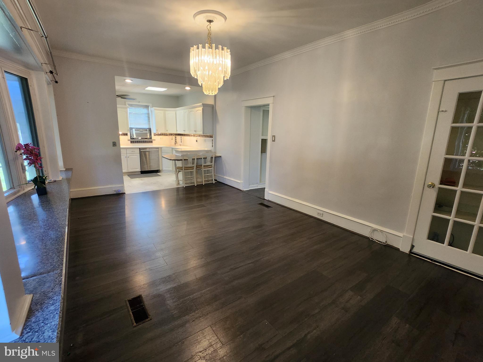 EAST OAK LANE - Residential Income