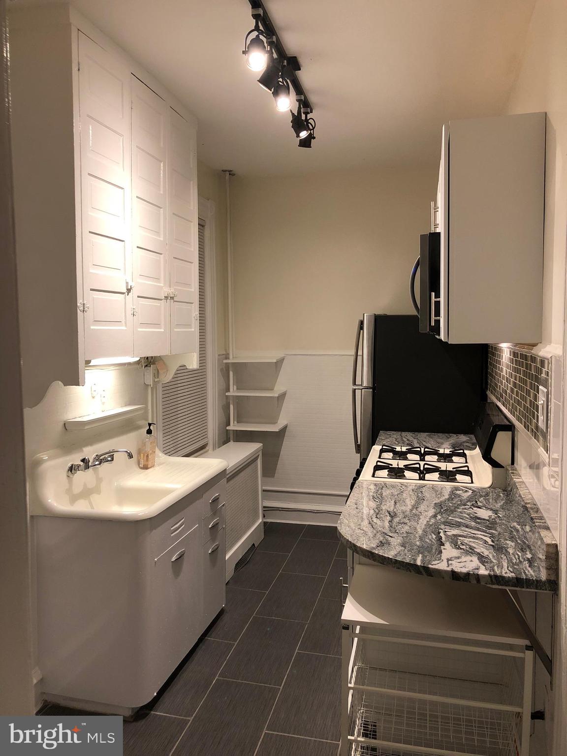 EAST OAK LANE - Residential Income