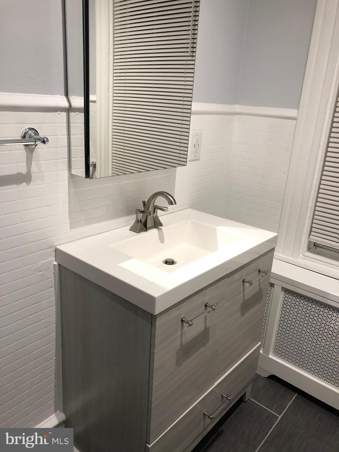 EAST OAK LANE - Residential Income