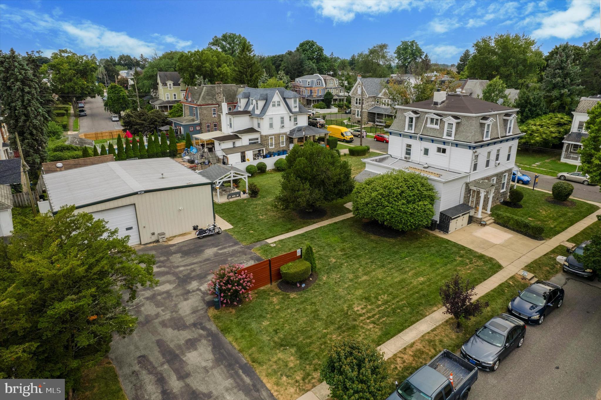 EAST OAK LANE - Residential Income