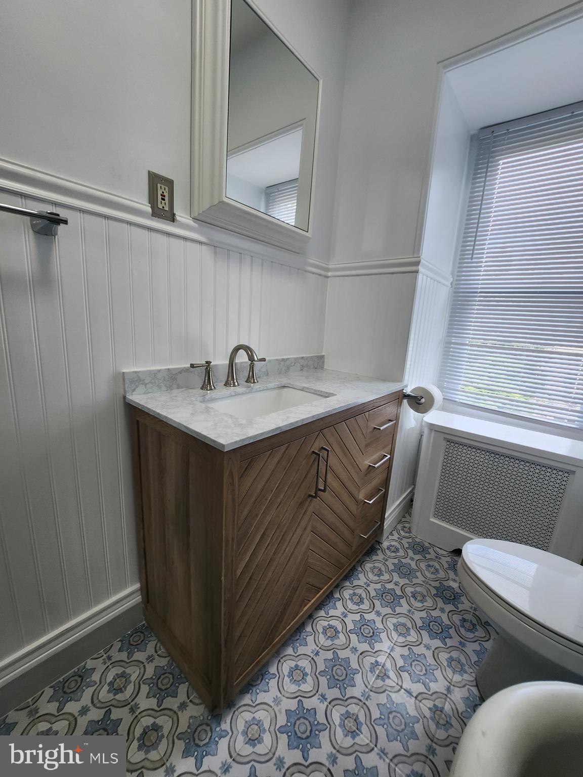 EAST OAK LANE - Residential Income