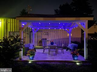 EAST OAK LANE - Residential Income