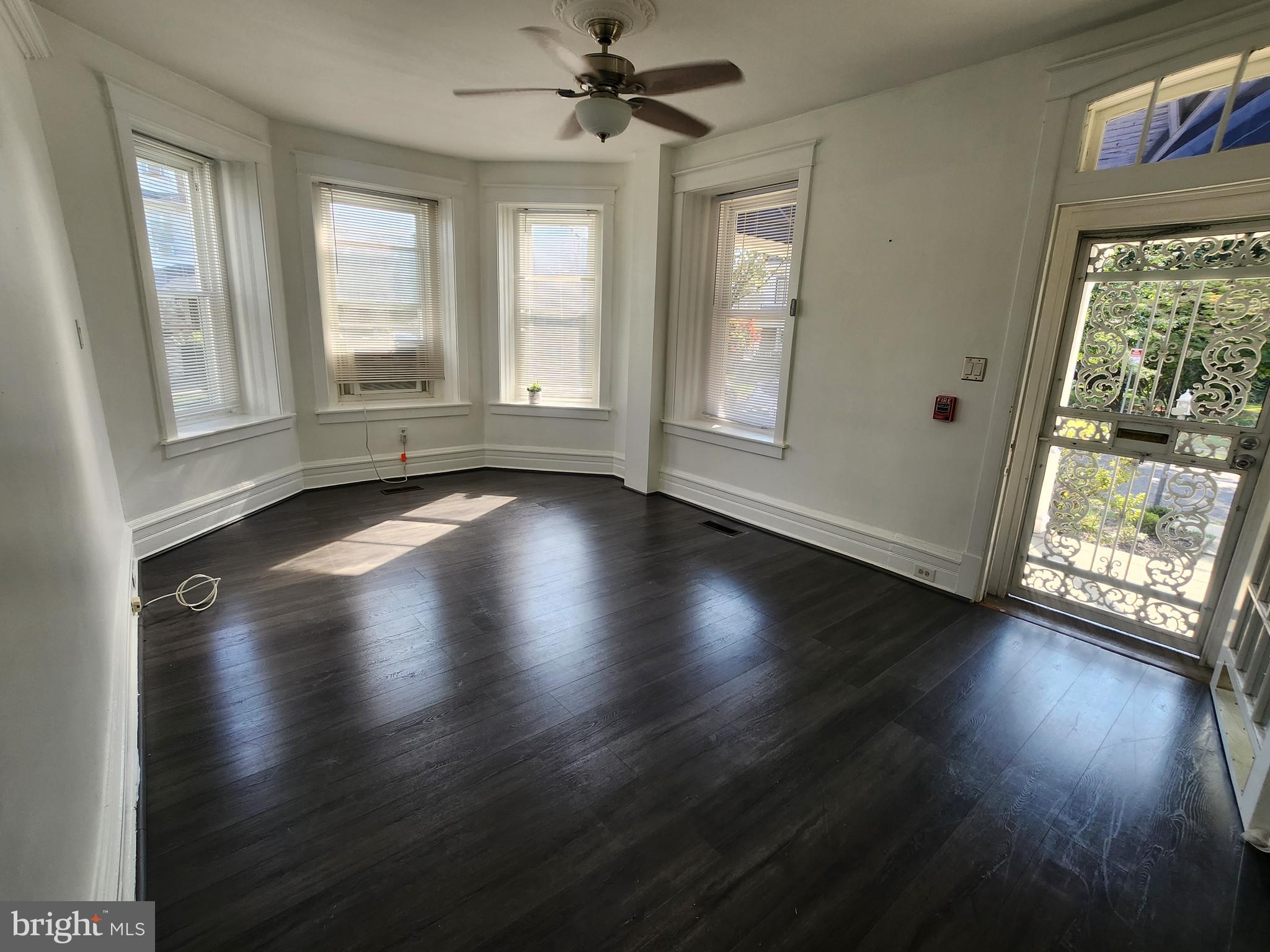 EAST OAK LANE - Residential Income