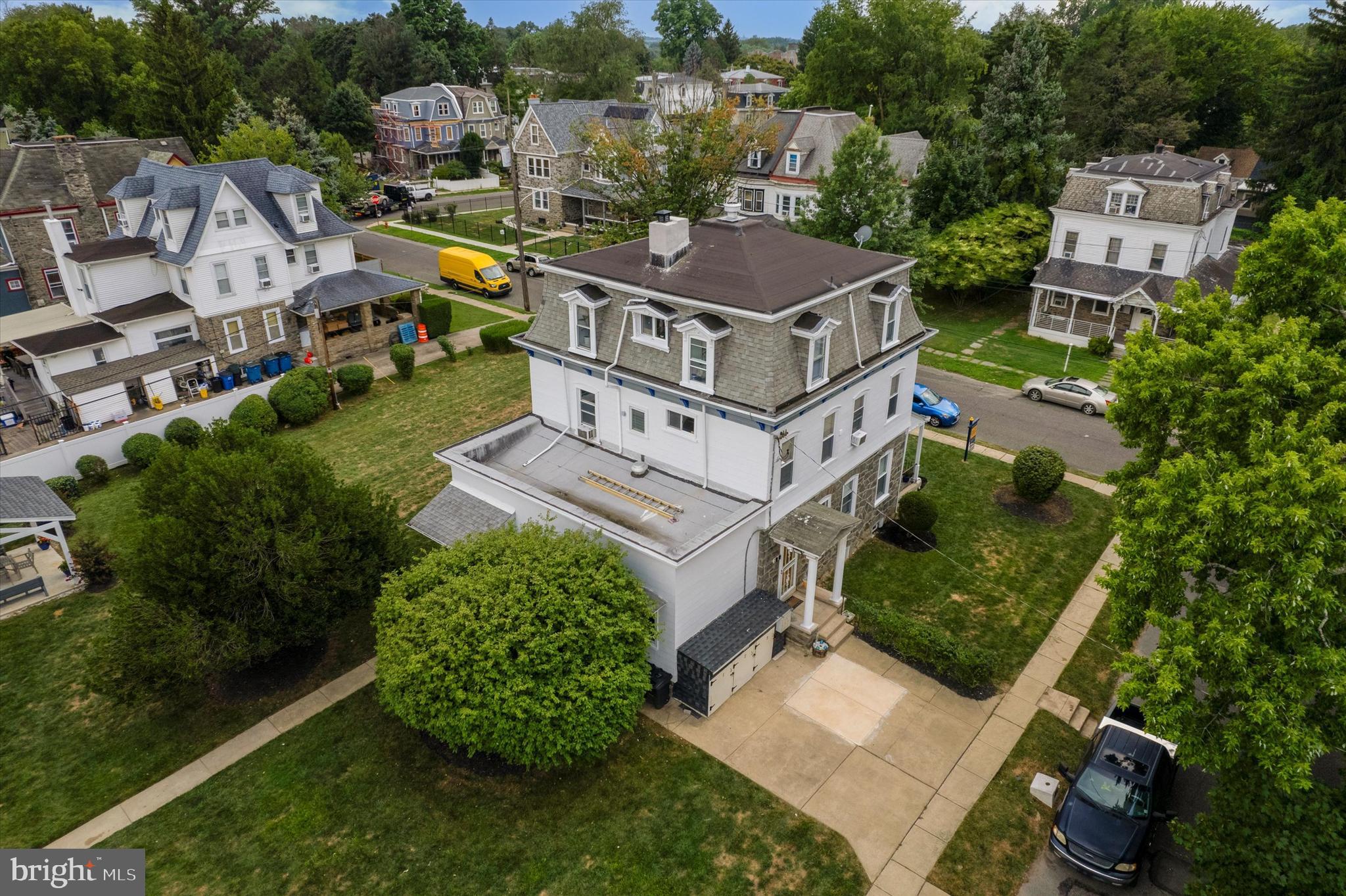 EAST OAK LANE - Residential Income