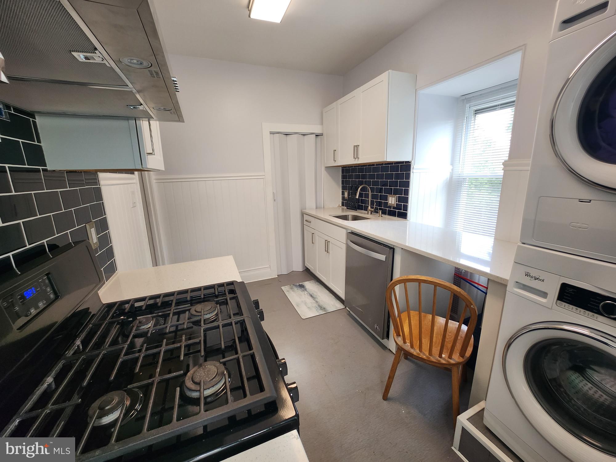 EAST OAK LANE - Residential Income