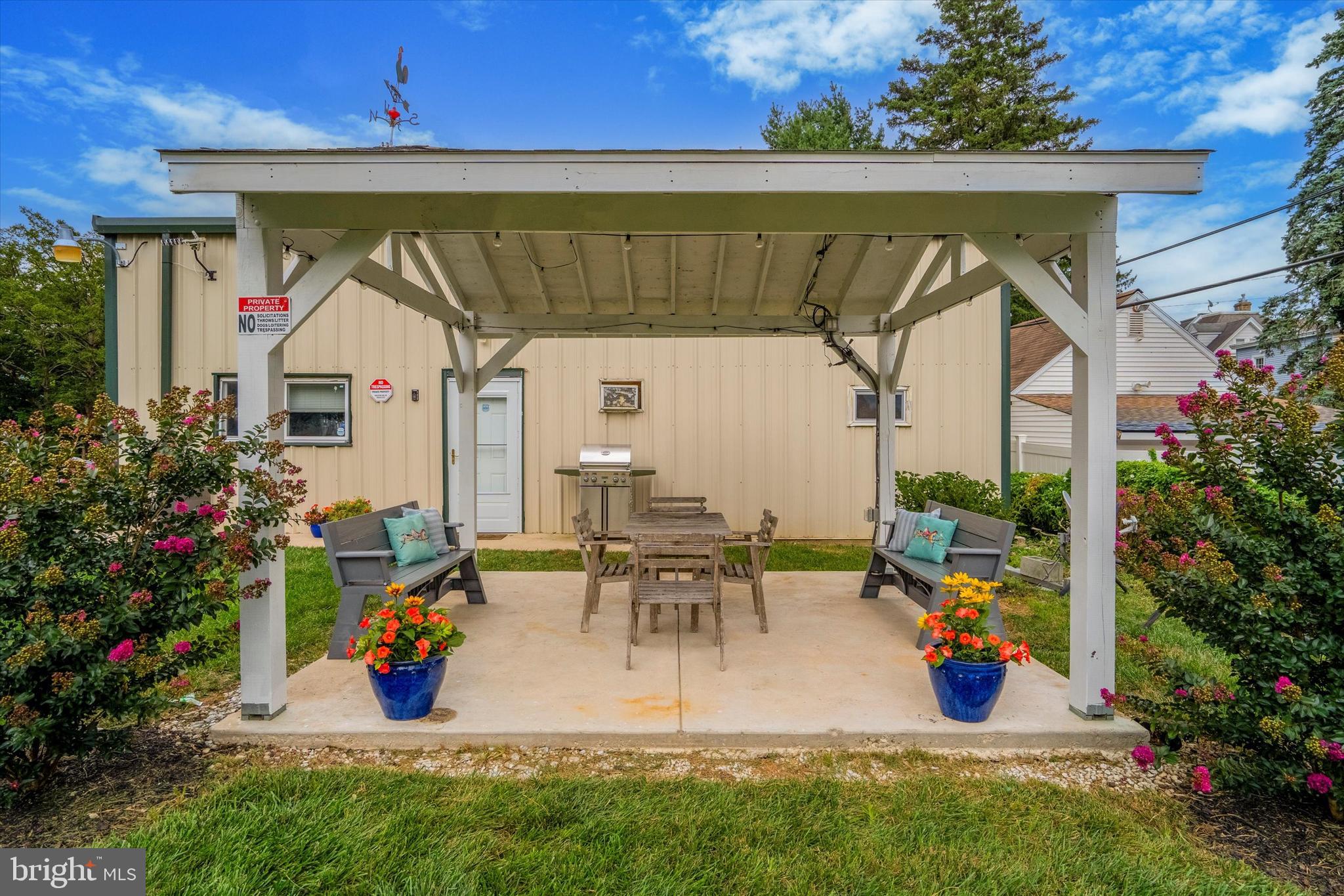 EAST OAK LANE - Residential Income