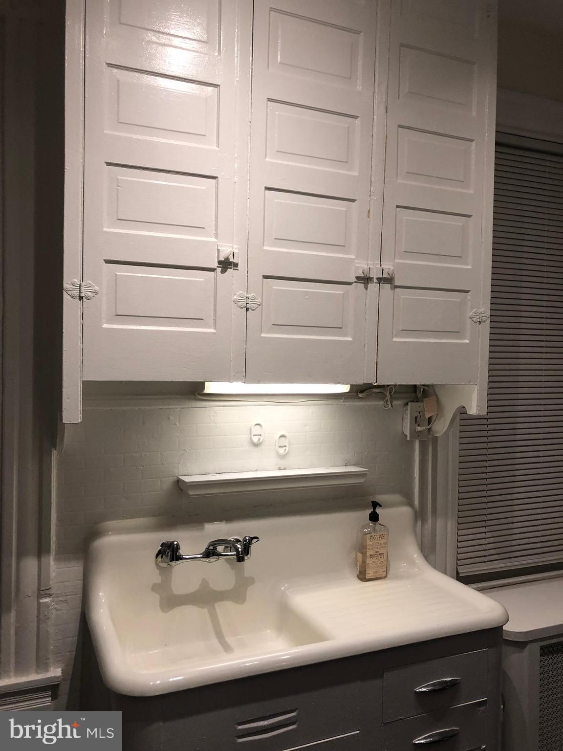 EAST OAK LANE - Residential Income