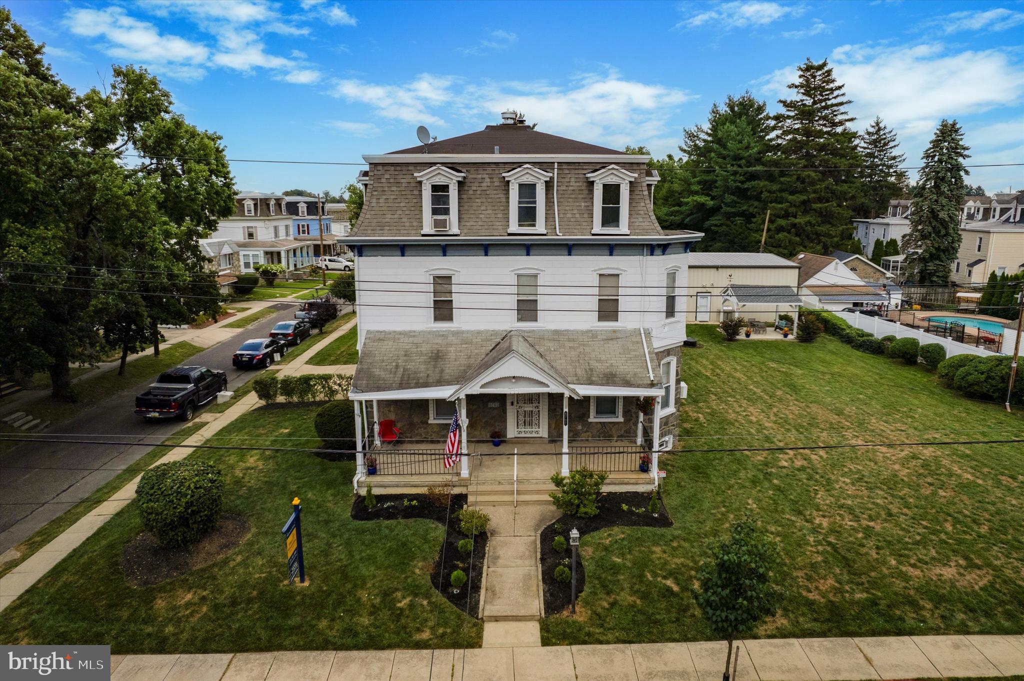 EAST OAK LANE - Residential Income