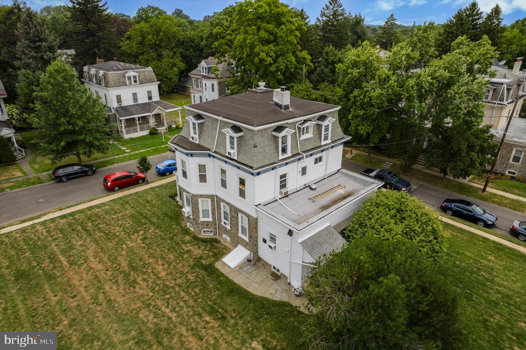 EAST OAK LANE - Residential Income