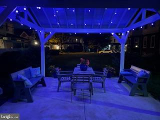 EAST OAK LANE - Residential Income