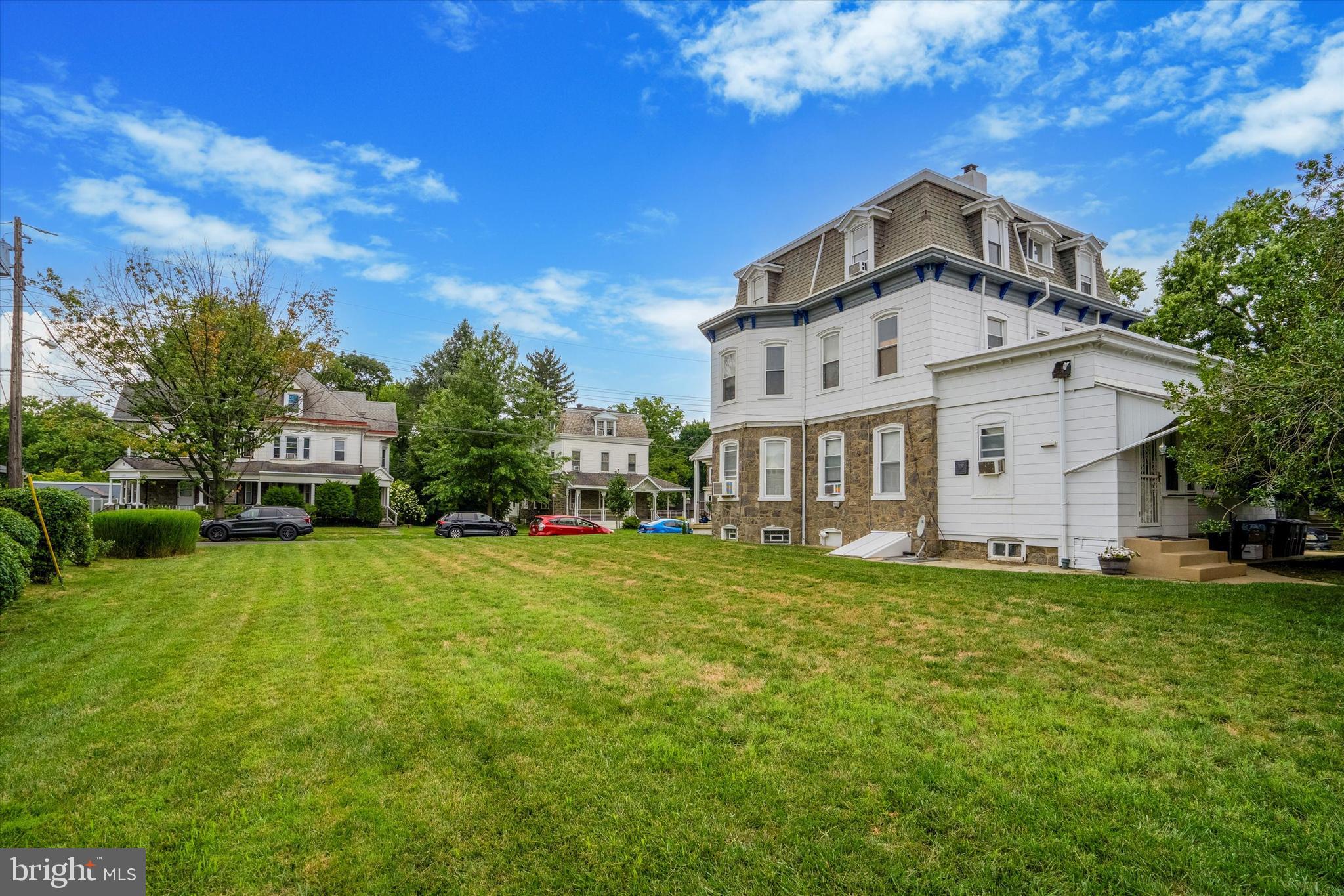 EAST OAK LANE - Residential Income