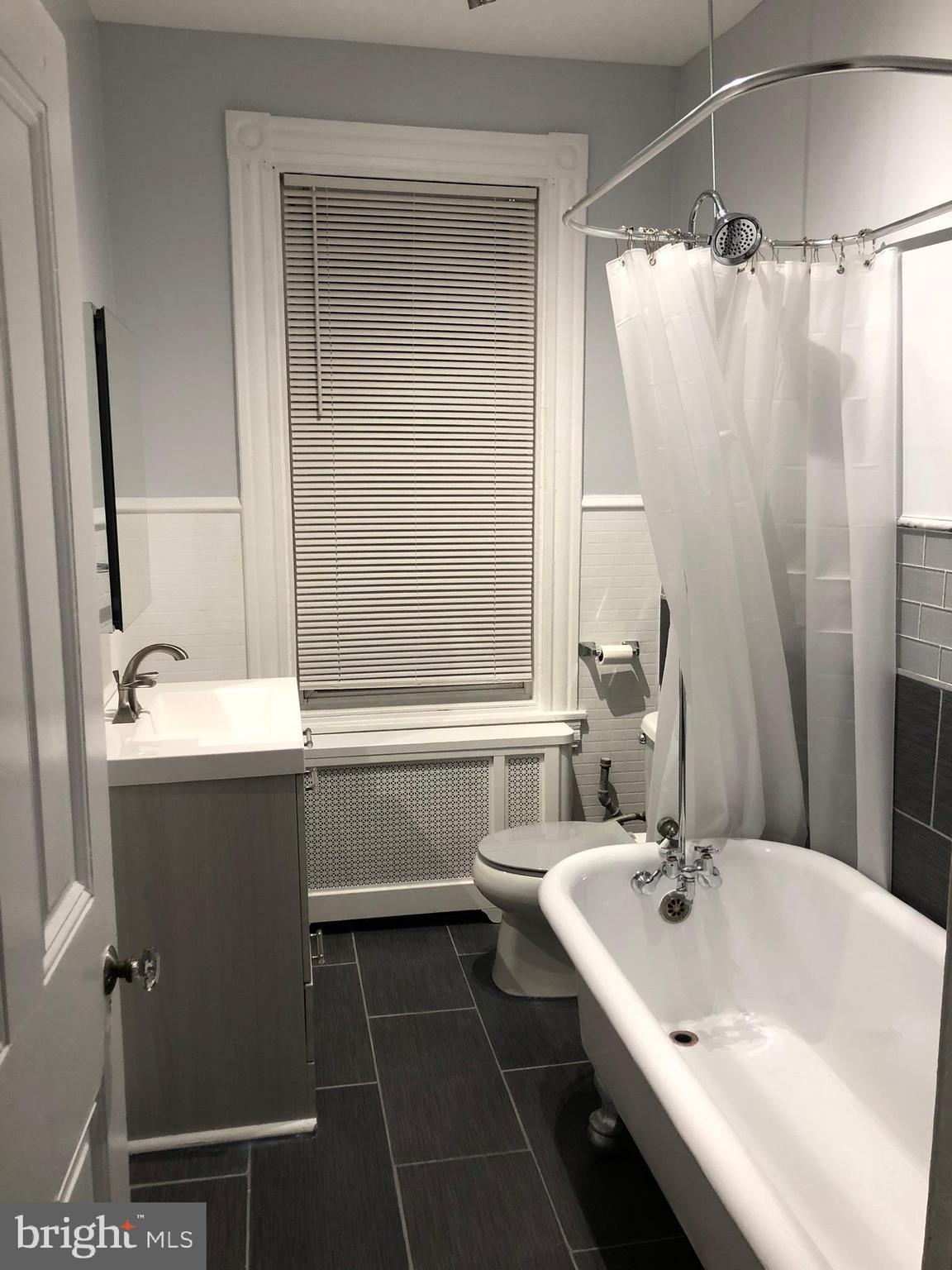 EAST OAK LANE - Residential Income