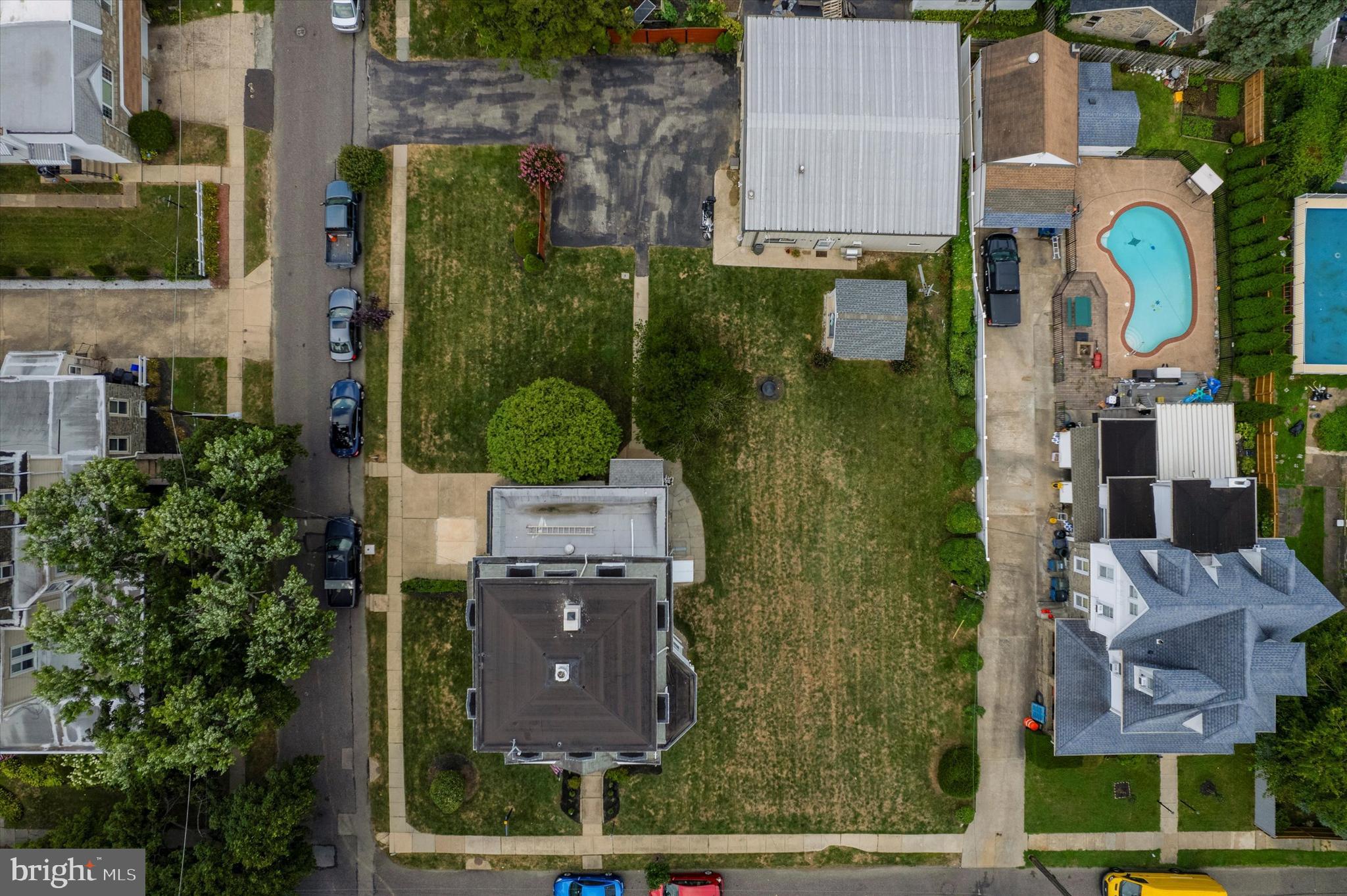 EAST OAK LANE - Residential Income