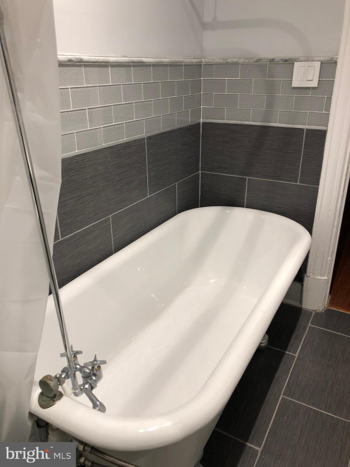 EAST OAK LANE - Residential Income