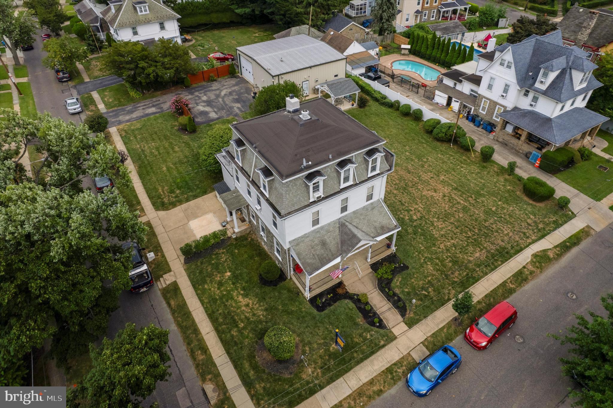 EAST OAK LANE - Residential Income