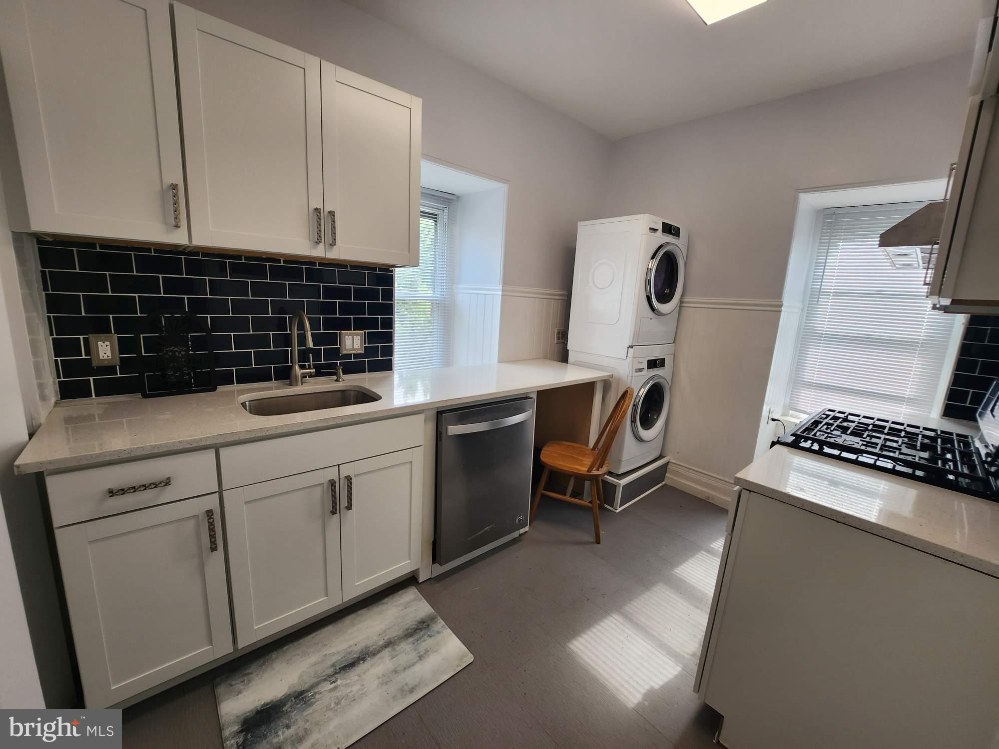 EAST OAK LANE - Residential Income