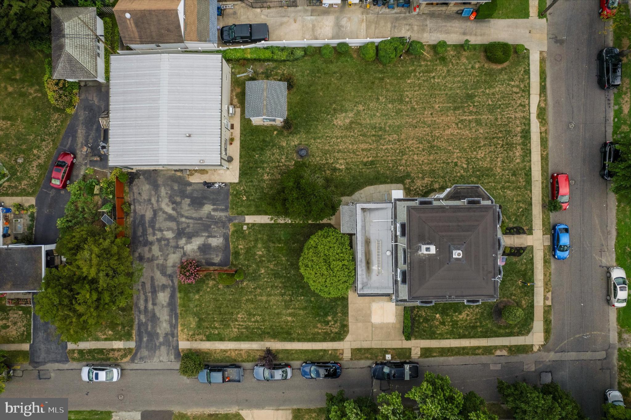 EAST OAK LANE - Residential Income