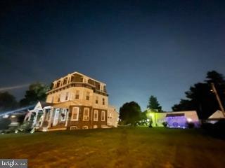 EAST OAK LANE - Residential Income