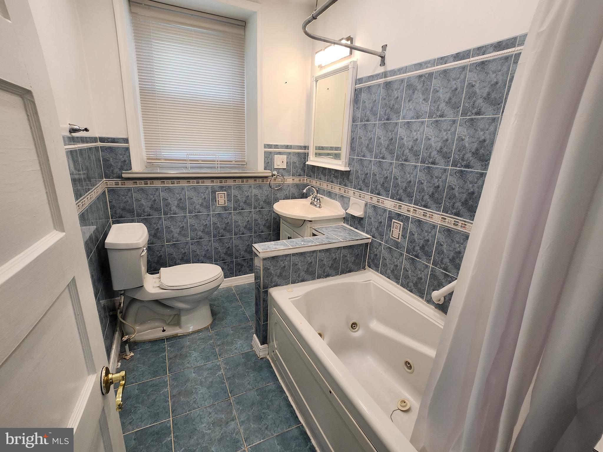 EAST OAK LANE - Residential Income