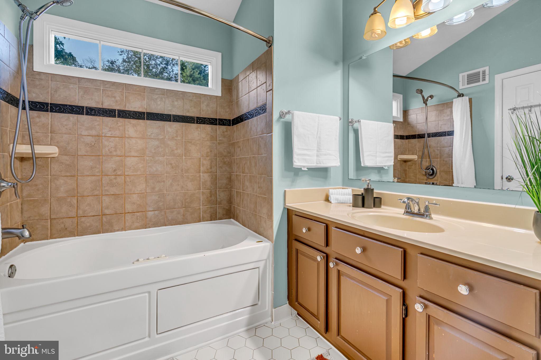 WOODGATE MANOR - Residential