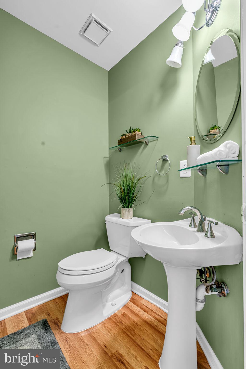 WOODGATE MANOR - Residential