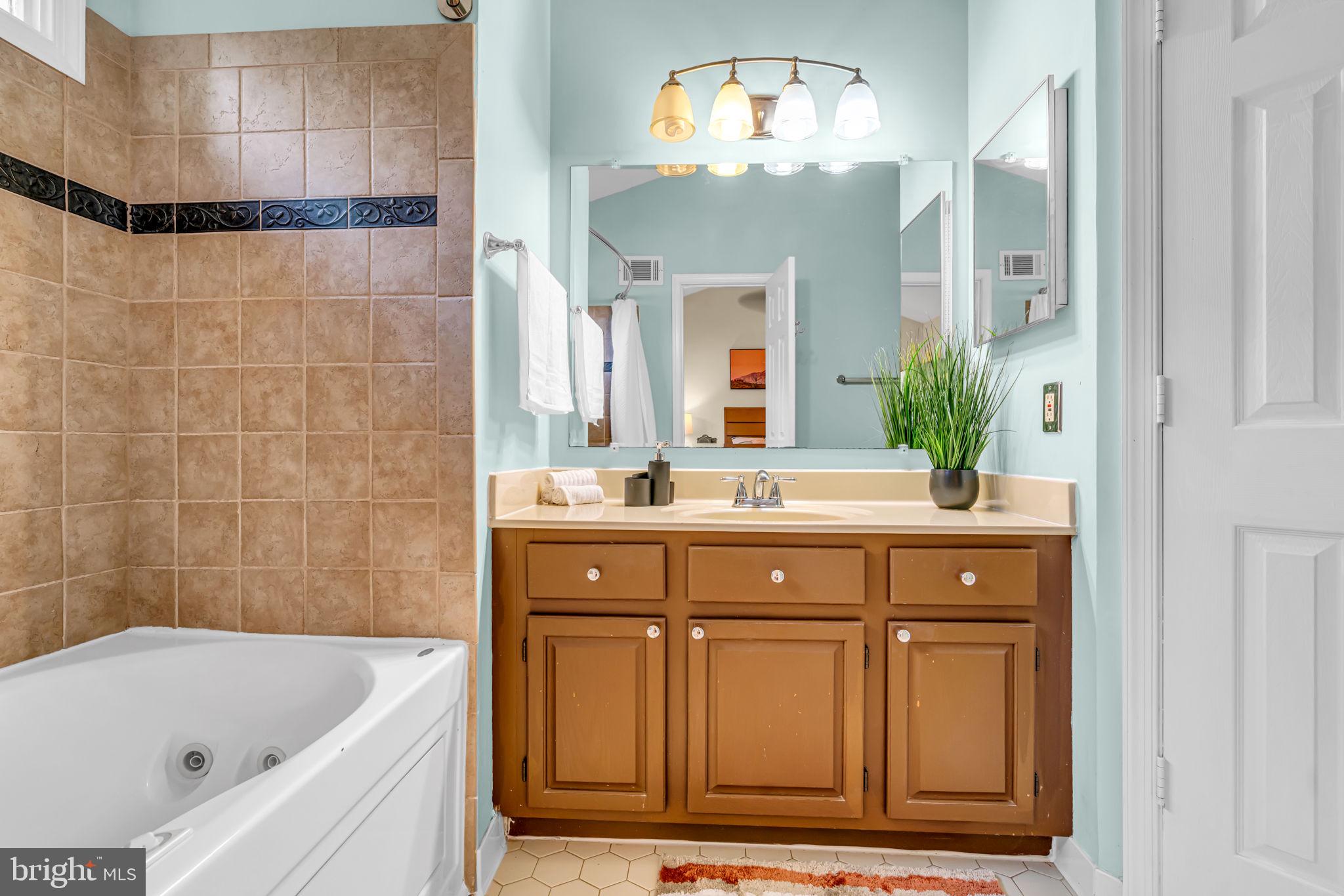 WOODGATE MANOR - Residential