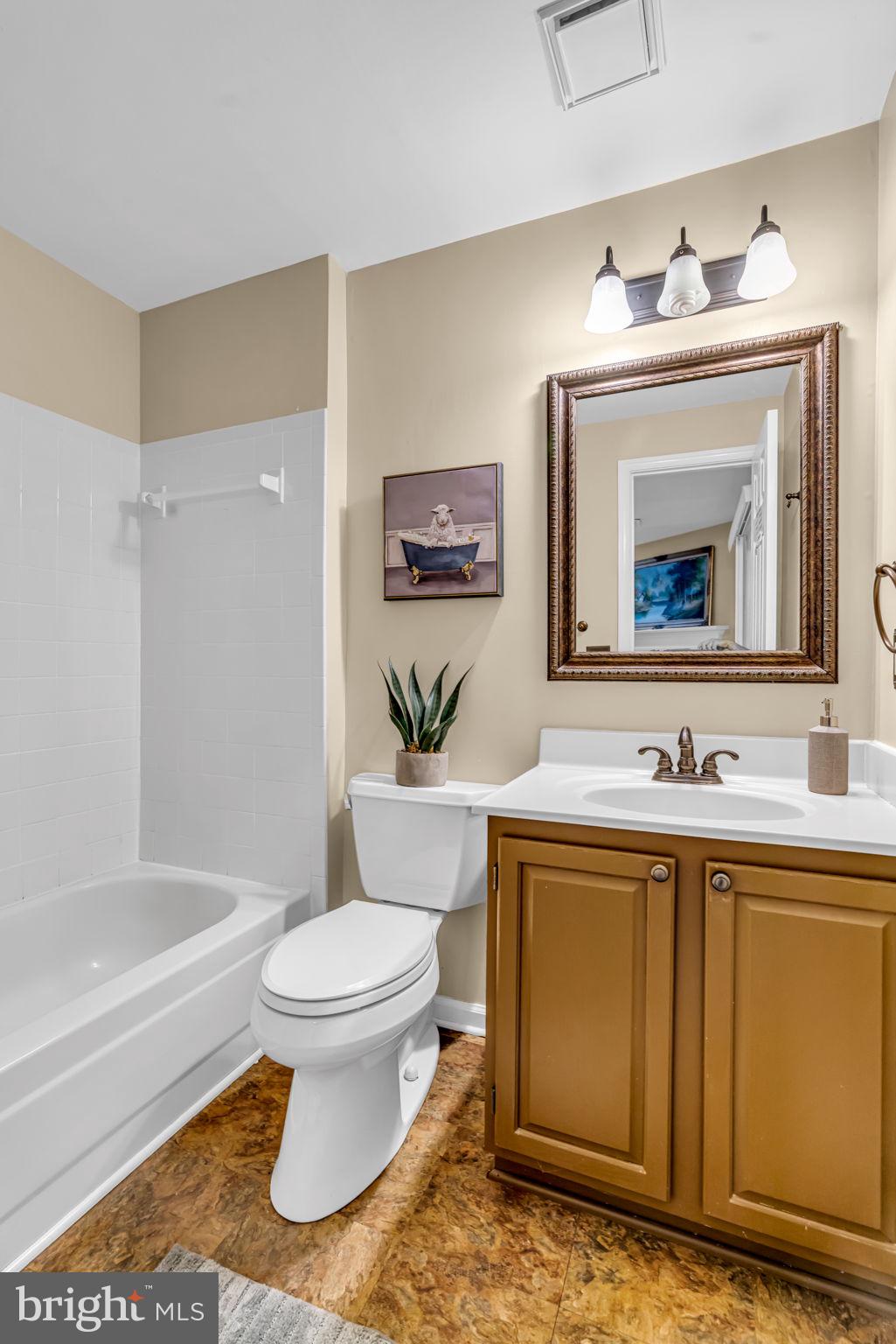 WOODGATE MANOR - Residential