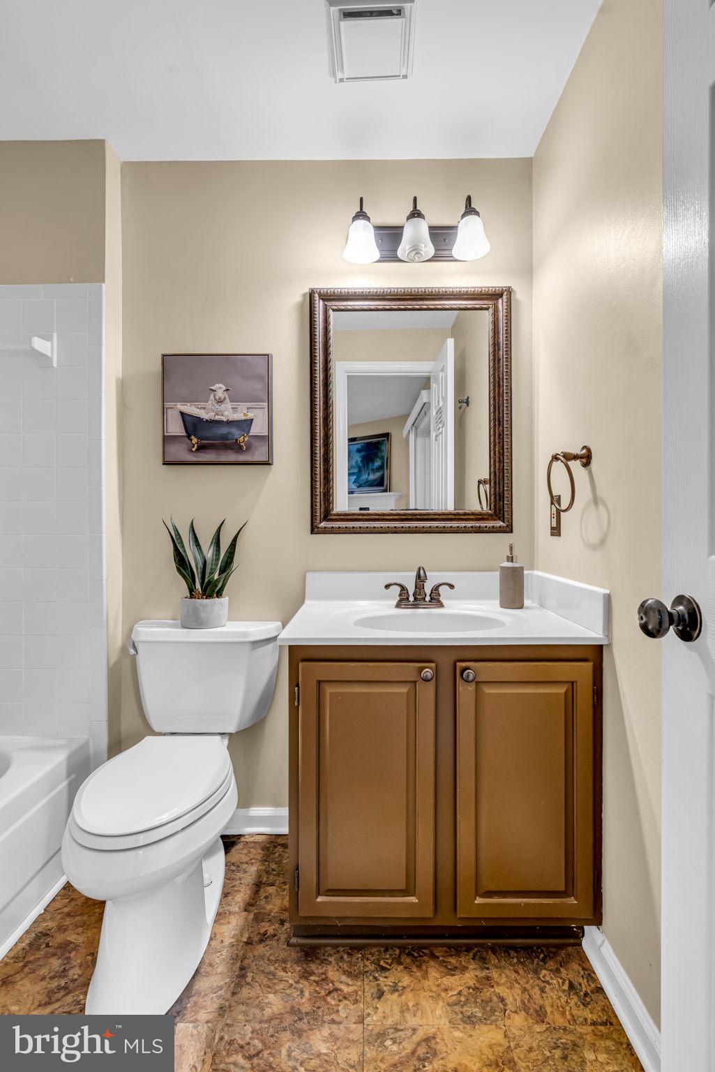 WOODGATE MANOR - Residential