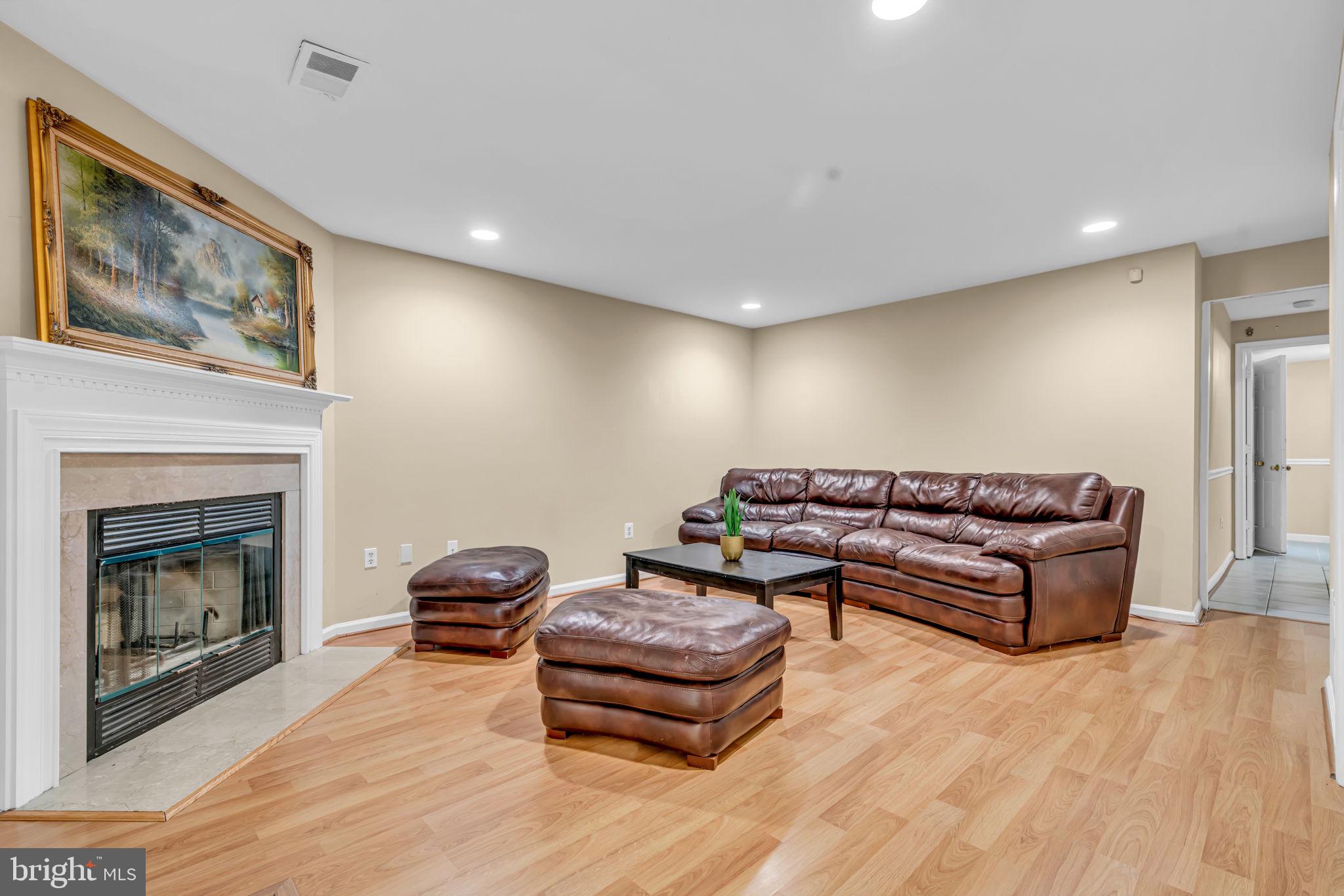 WOODGATE MANOR - Residential