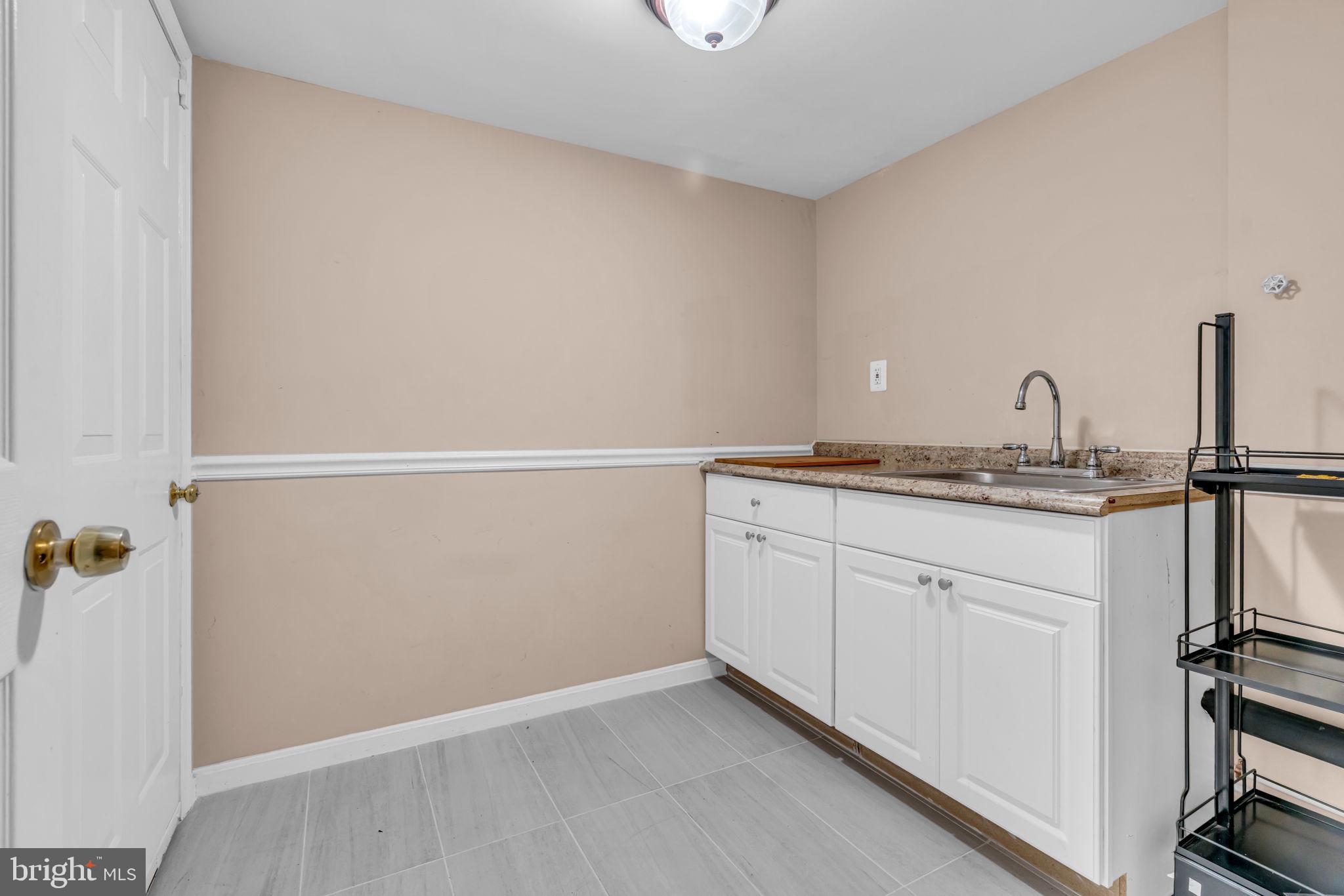 WOODGATE MANOR - Residential