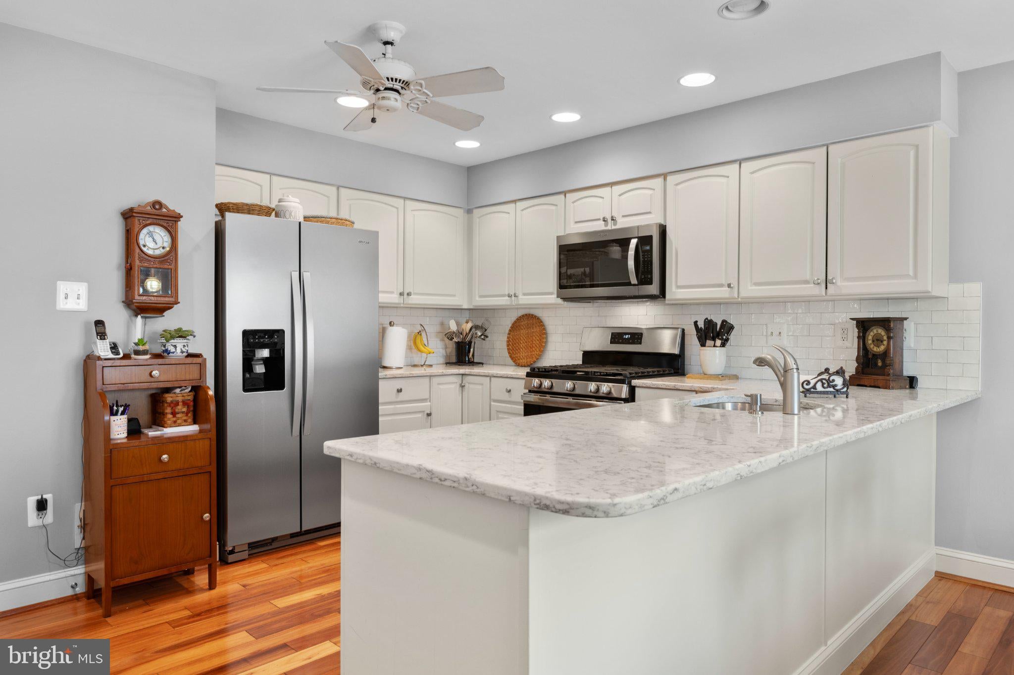 2924 OAKBURY COURT