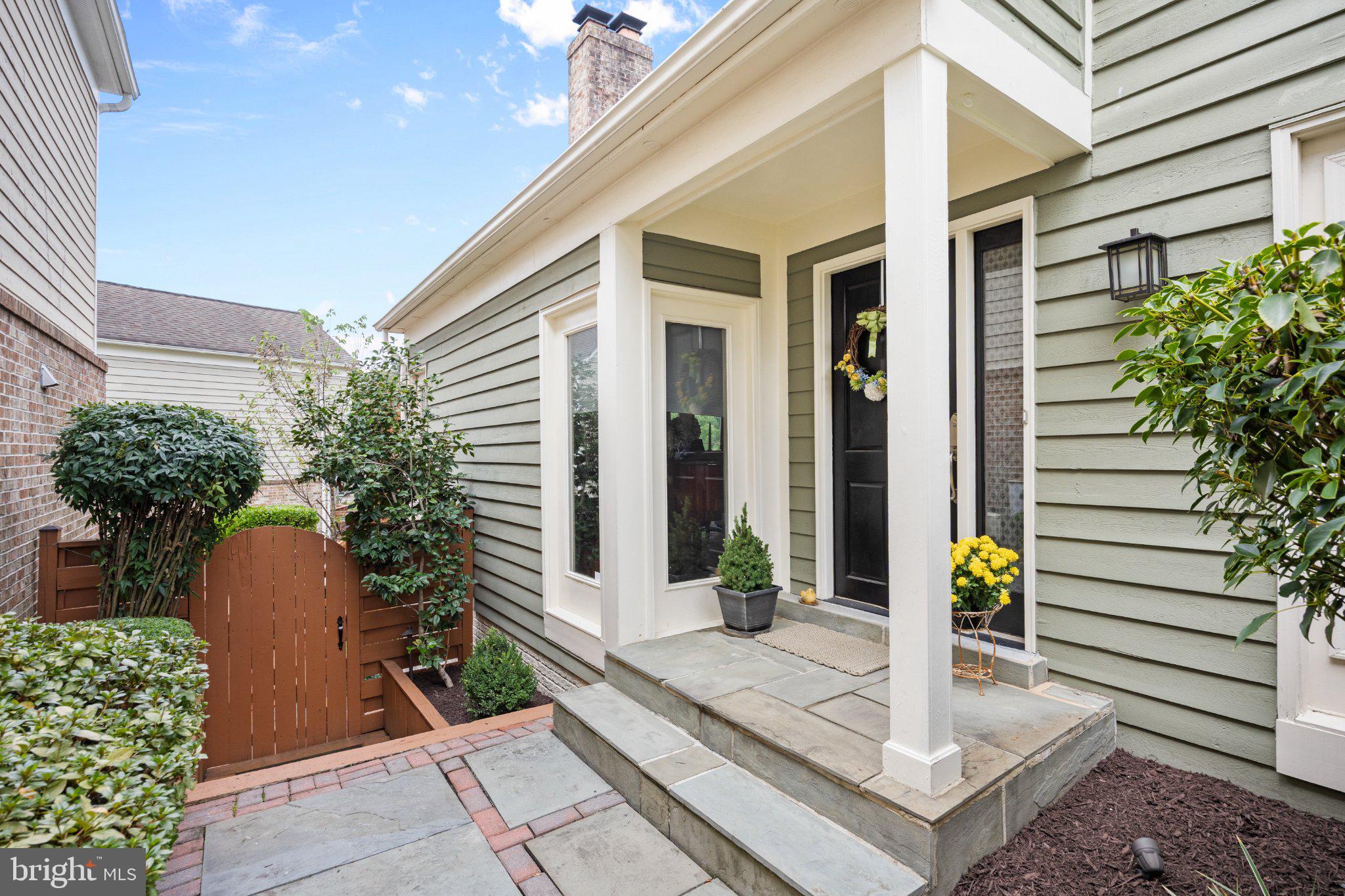 2924 OAKBURY COURT