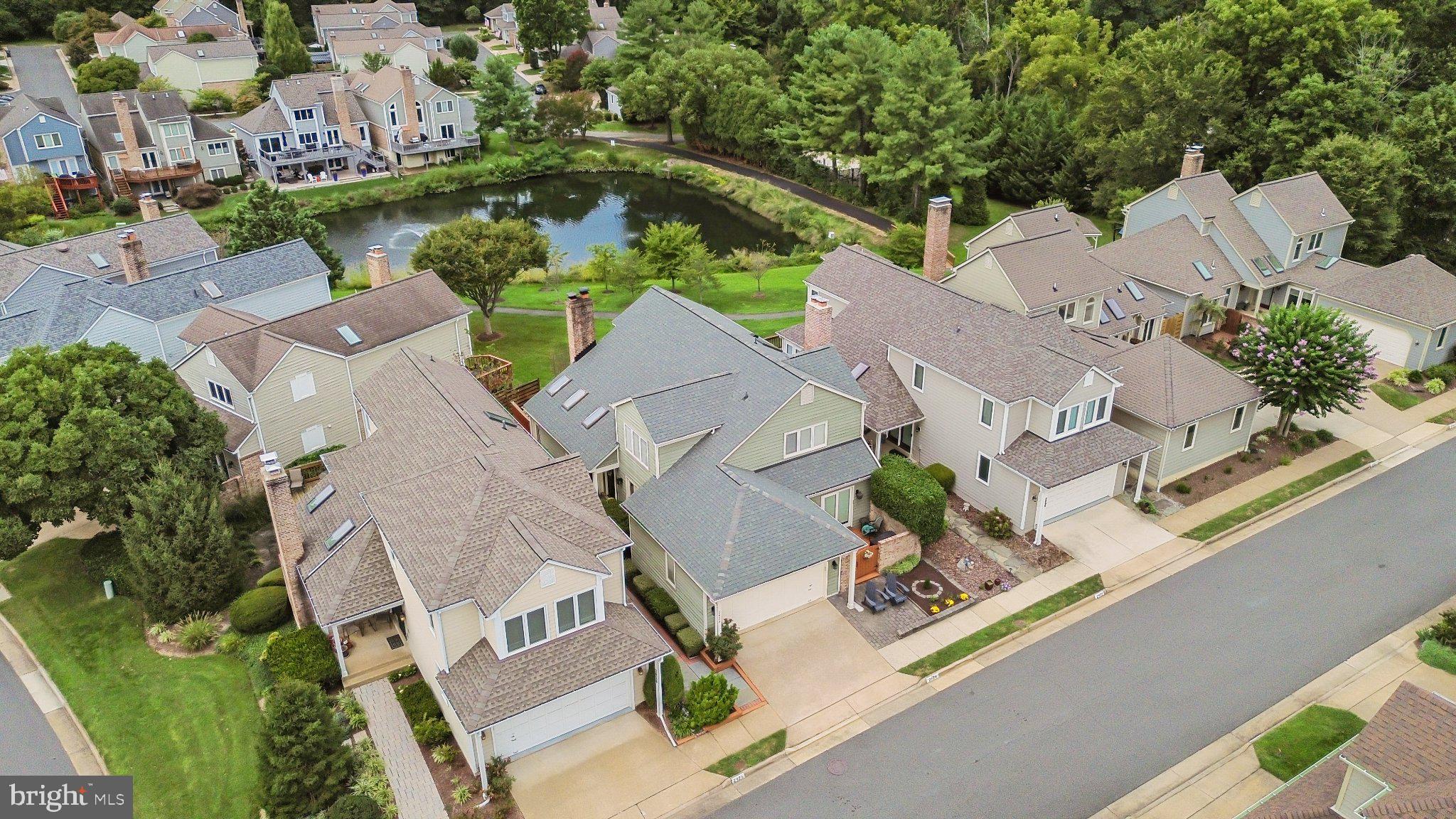 2924 OAKBURY COURT