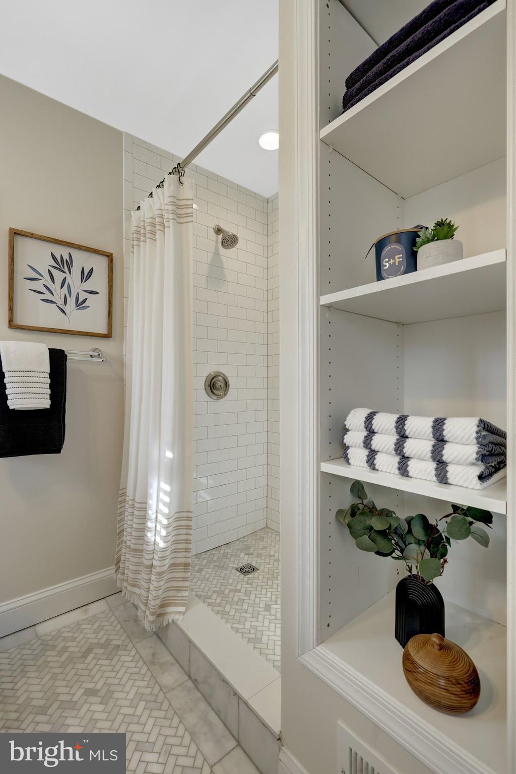 MANTUA - Residential