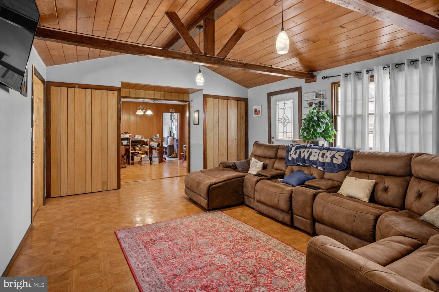 BAREFOOT ACRES - Residential