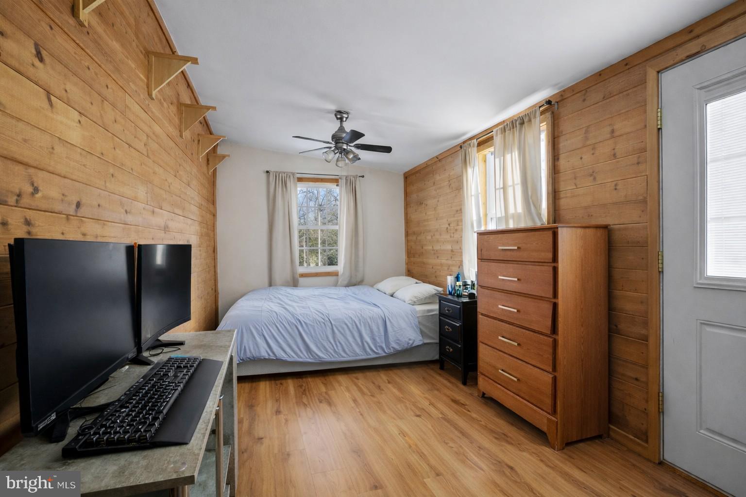 BAREFOOT ACRES - Residential