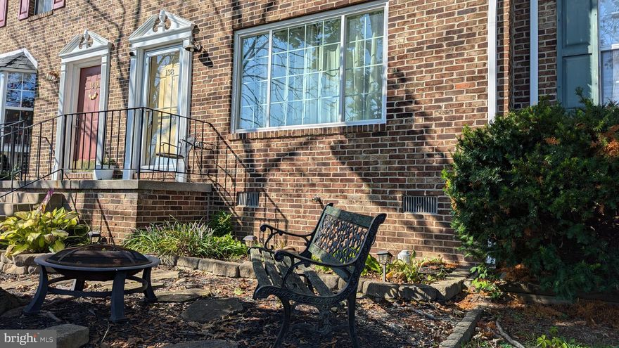 Call or Text Listing agent Jas Kaur to schedule showing. Tenant occupied. We would need a 2 hour minimum notice for showing.

Welcome to 138 Parkside Drive, a charming 3-bedroom, 1.5-bath townhome in a quiet, convenient Winchester neighborhood! This home offers the perfect blend of comfort, style, and location — ideal for families, young professionals, or anyone seeking a peaceful place to call home.
Features You’ll Love:

Spacious living room with plenty of natural light

Updated kitchen with modern appliances and ample cabinet space

Three comfortable bedrooms on the upper level with generous closets

1.5 bathrooms, including a full bath upstairs and a convenient half bath on the main floor

Private fenced backyard — perfect for relaxing or entertaining

Two assigned parking spaces right out front

Washer & dryer included