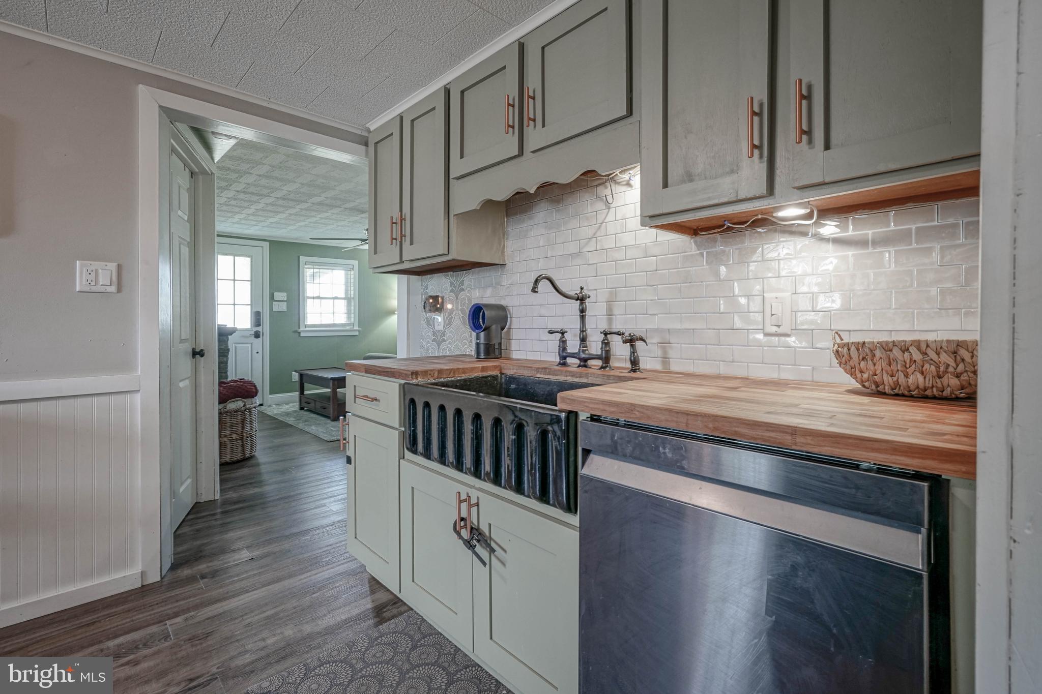 178 E MILLBROOKE AVENUE