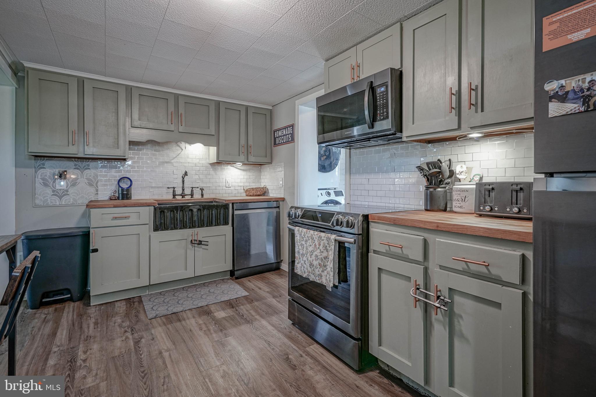 178 E MILLBROOKE AVENUE