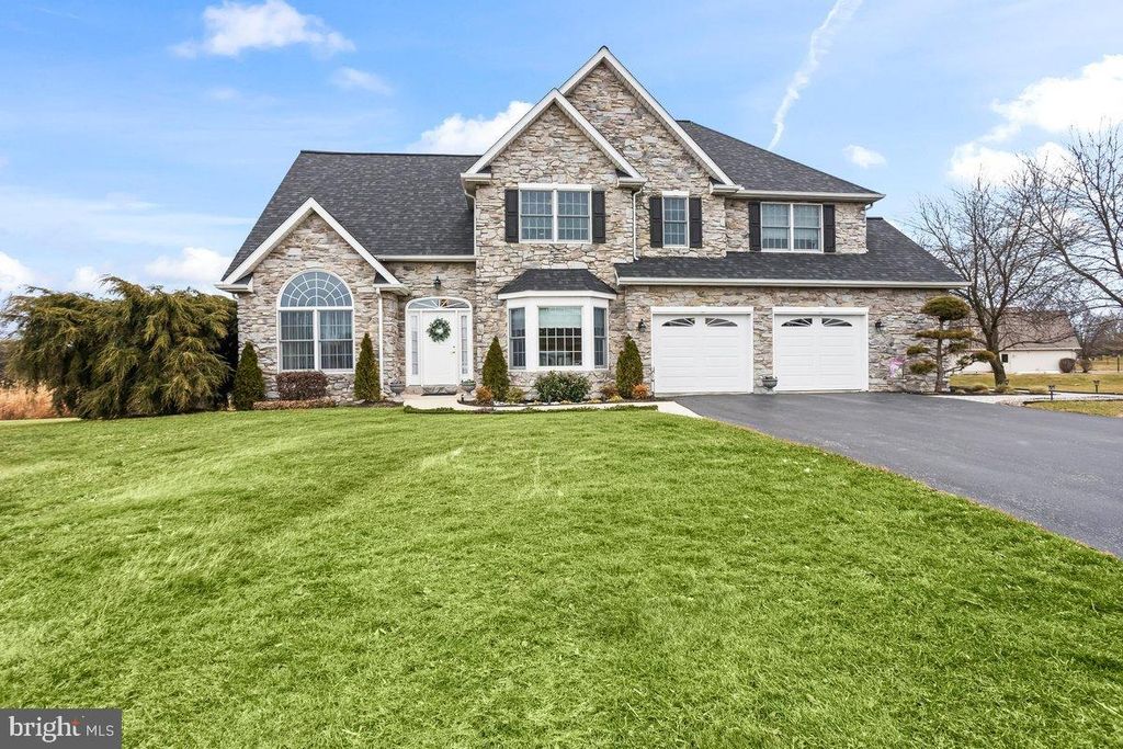 Photo of 1007 Chestnut Place, HUMMELSTOWN, PA 17036 (MLS # PADA2057168)