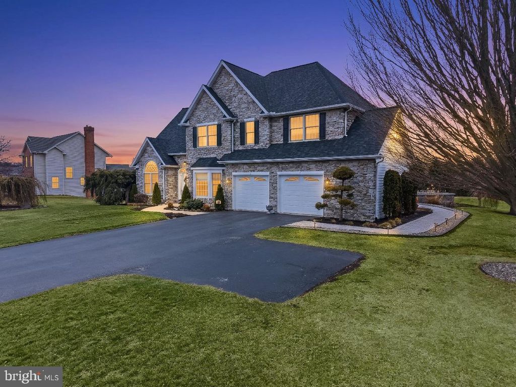 Photo of 1007 Chestnut Place, HUMMELSTOWN, PA 17036 (MLS # PADA2057168)