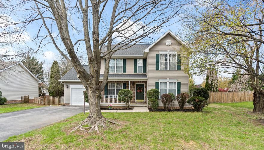 Welcome Home to 18238 Lyles Drive!  This  well kept and updated home features 3 very spacious bedrooms, 2.5 baths and over 2,300 sq ft of finished living space.  The first floor features beautiful hardwoods in most spaces.  Greet guests in the entry, and notice the living room/office in the front of the home...perfect for private reading or get away space.   The light infused family room features a wood burning fireplace and segues nicely into the recently redone kitchen with new cabinets and luxury vinyl flooring.  The kitchen  bump- out provides a wonderful breakfast area and access to the deck...perfect for that morning cup or evening glass.  The fenced yard is nice private oasis in a neighborhood setting.  The last space on the main level is the dedicated dining area off the kitchen.  The lower level features a large game/recreation room and an additional ample storage room.  The upper level features 2 large secondary Bedrooms, a hall bath,  and a nice primary bedroom with a 4 piece en-suite and walk in closet.  
Did I mention that the sellers have recently upgraded or replaced many of the "big ticket items" ?  Roof (2017 Arch Shingle), HVAC (2019) Kitchen update (2021), as well as painting exterior & porch, as well as refinishing deck.  
HOA includes community pool, basketball and tennis courts, and playground. Minutes from I70, and Competitively priced for the desirable St. James Village North community, this home is sure to please!