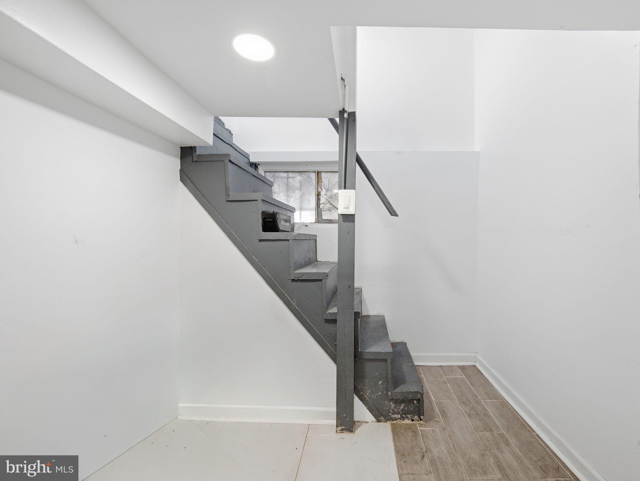 COLMAR MANOR - Residential