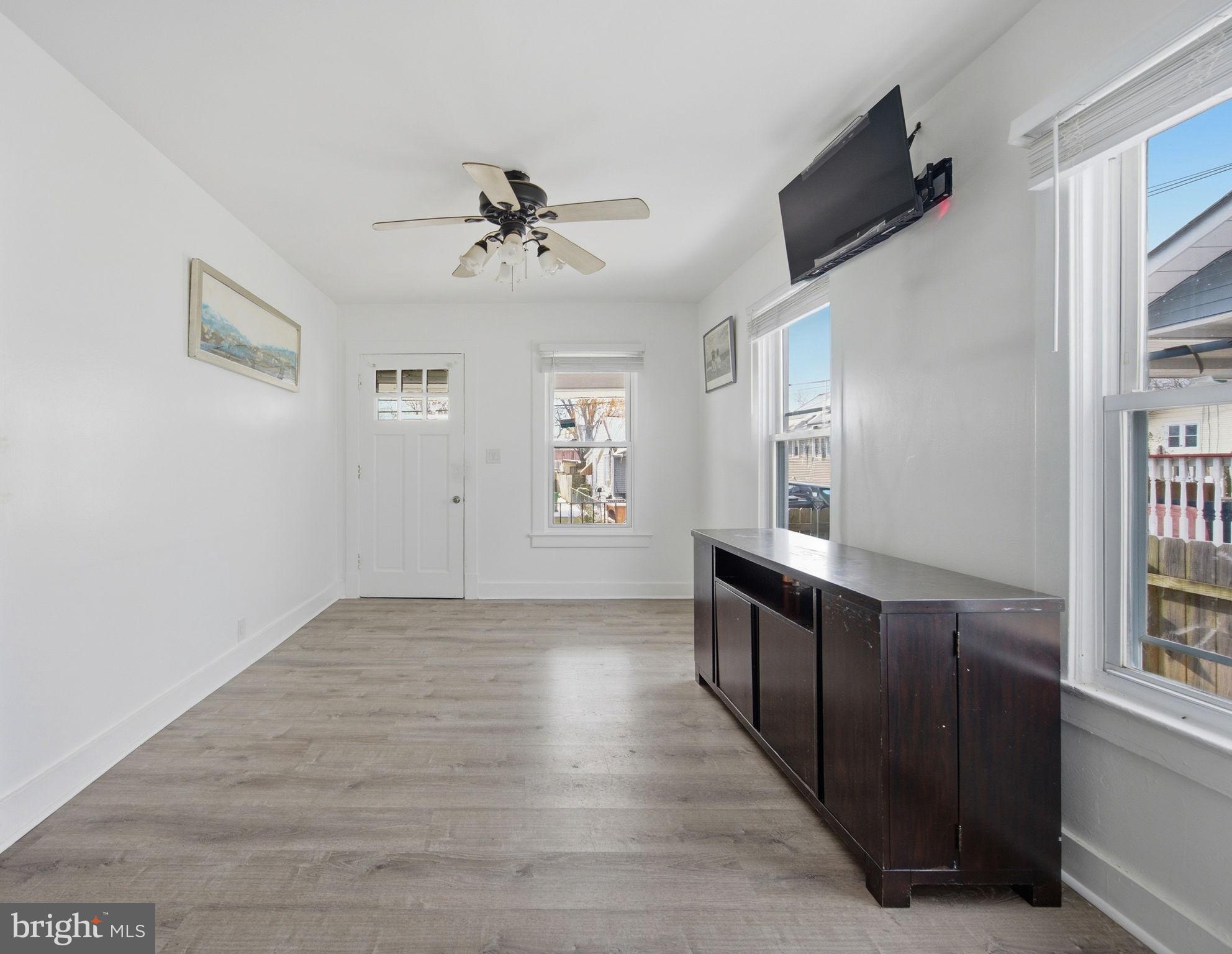 COLMAR MANOR - Residential