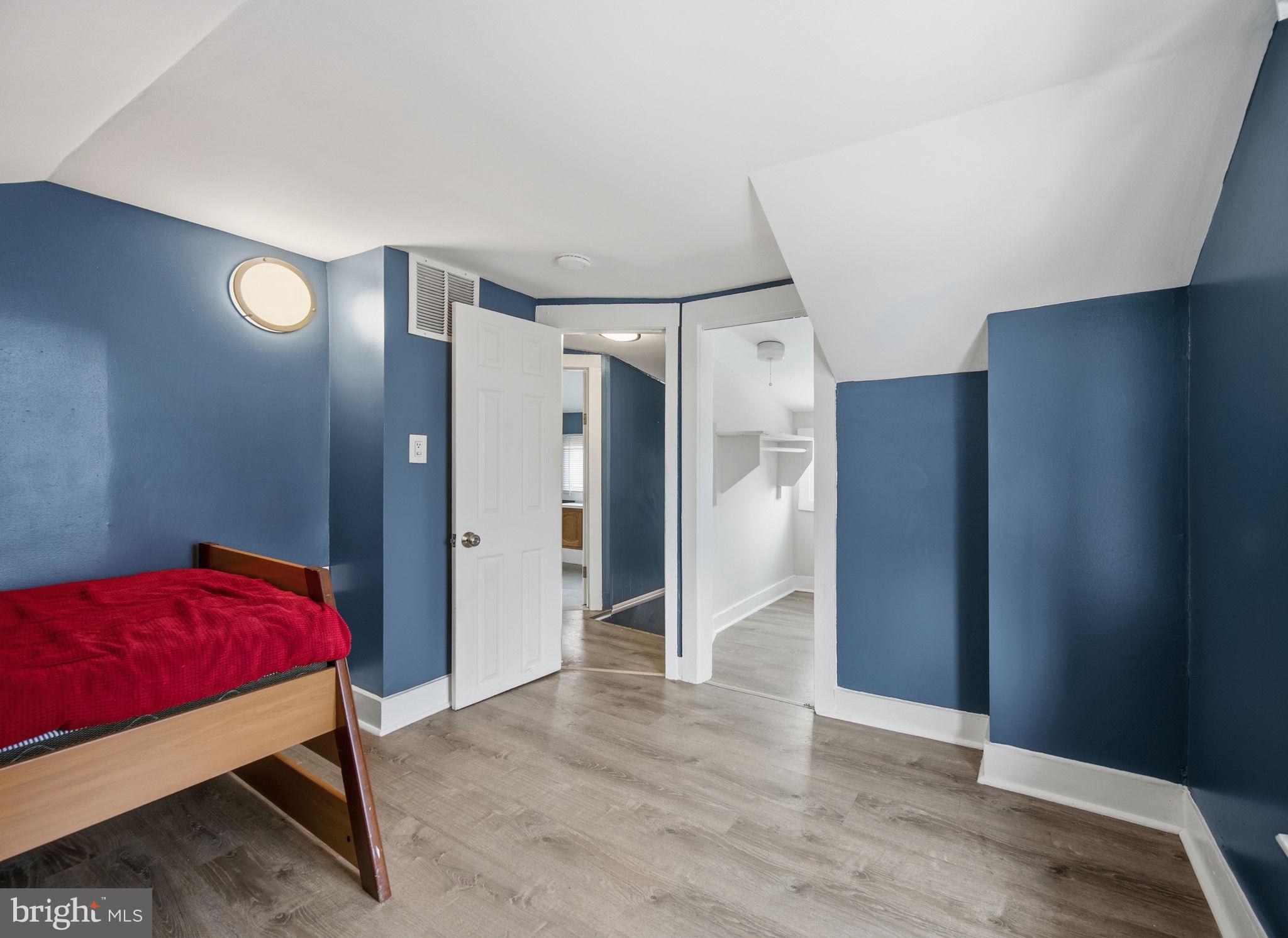 COLMAR MANOR - Residential