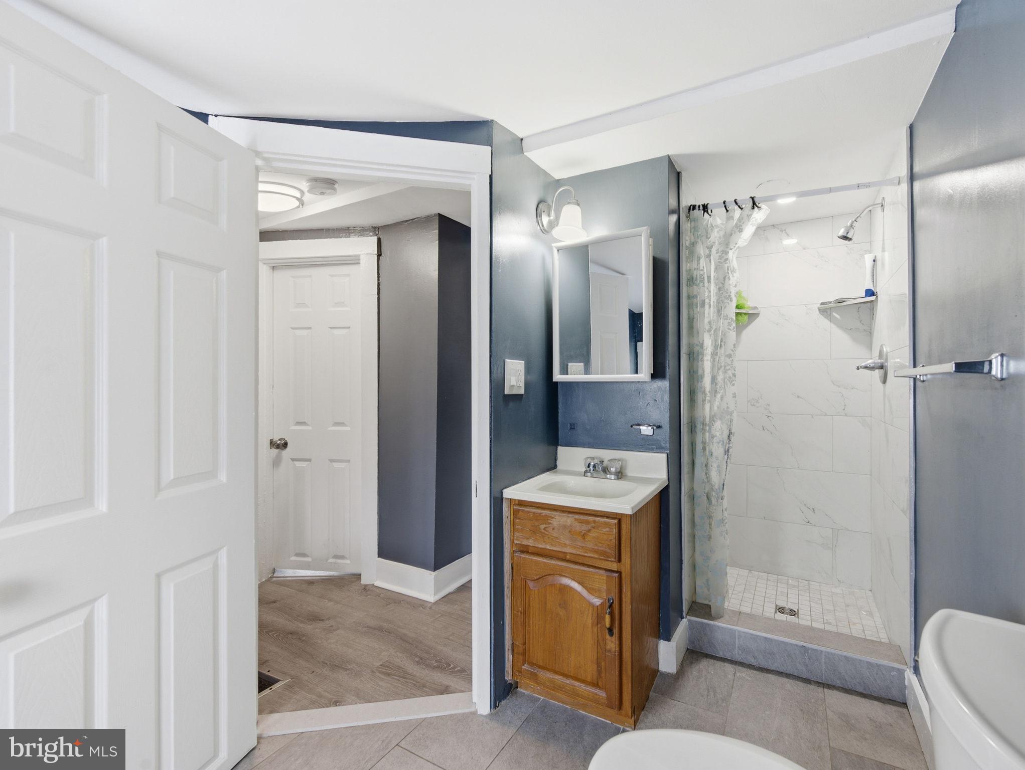 COLMAR MANOR - Residential