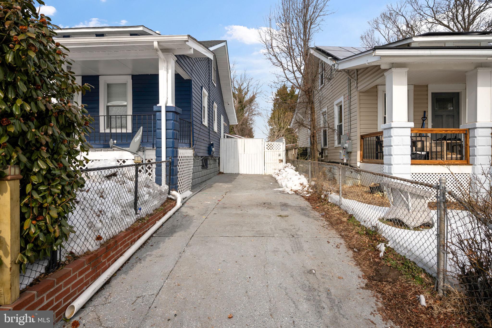 COLMAR MANOR - Residential