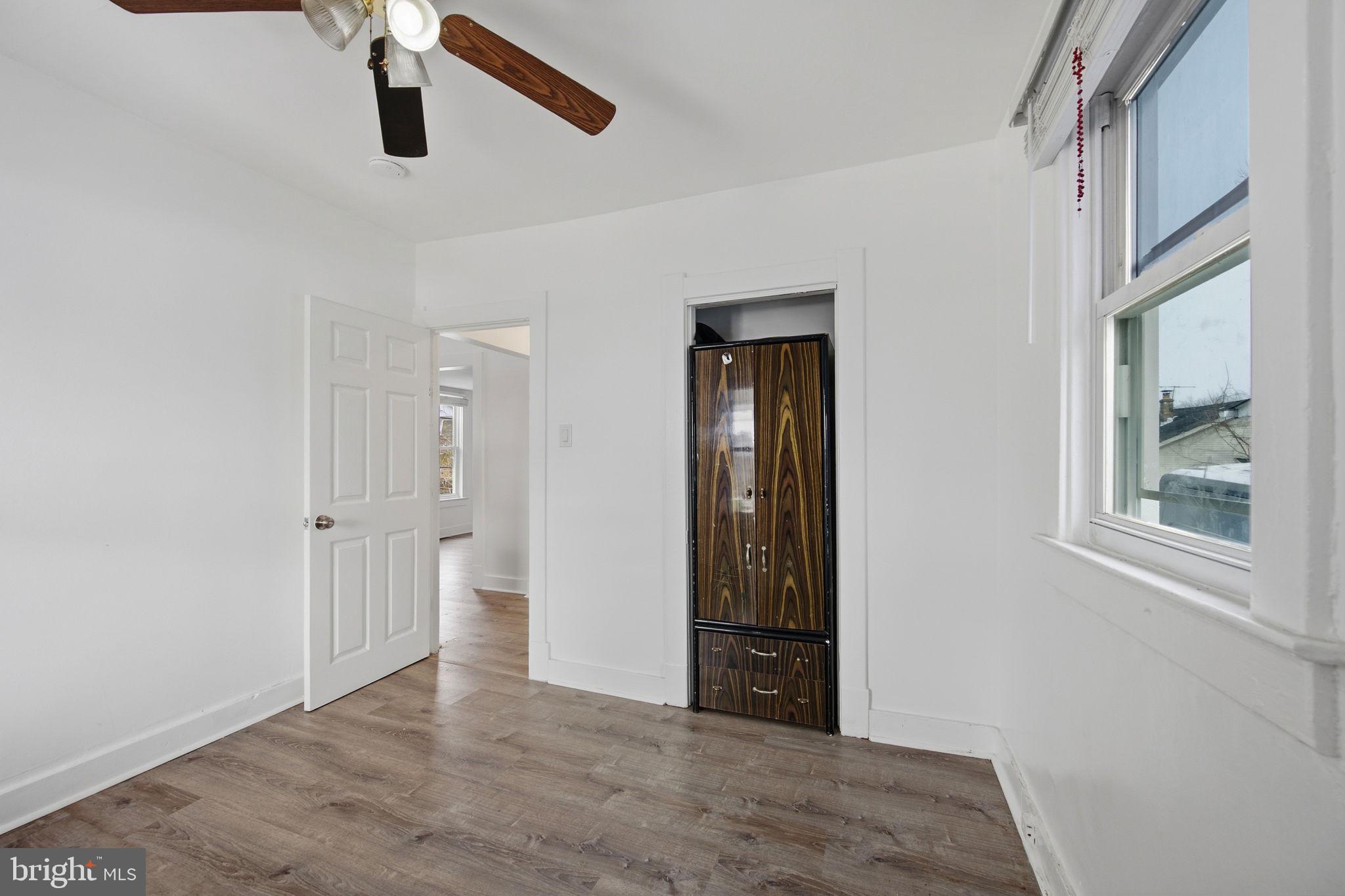 COLMAR MANOR - Residential